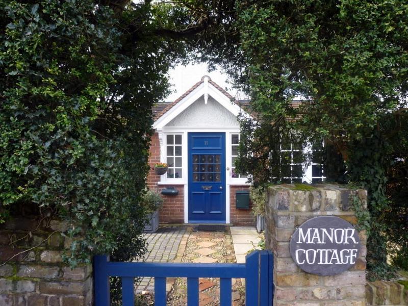 Manor Cottage Bed And Breakfast 윈저 외부 사진