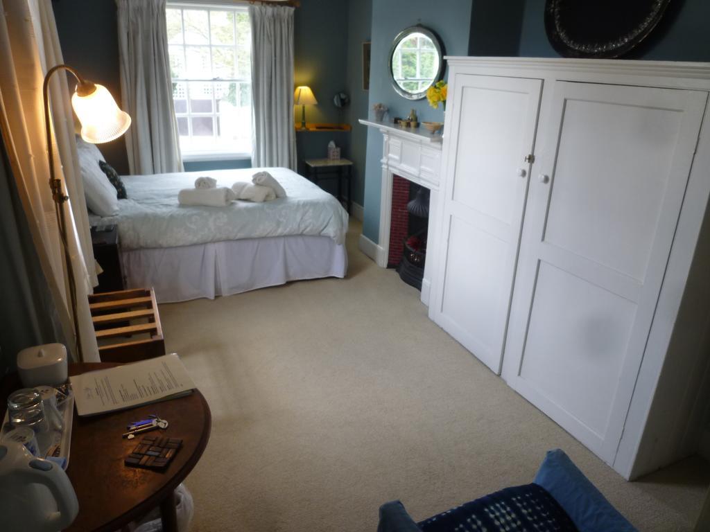 Manor Cottage Bed And Breakfast 윈저 외부 사진